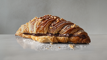 Kavos ir šokolad kruasanas